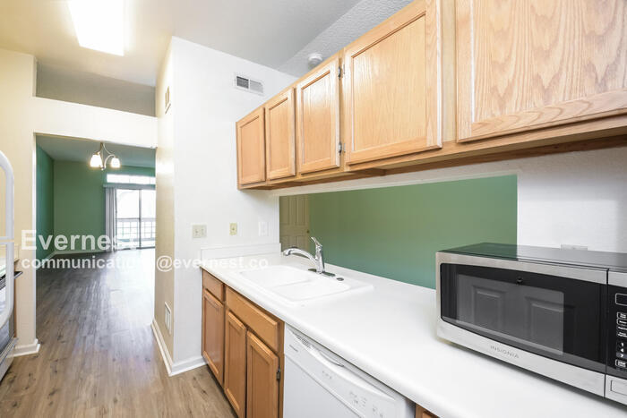 Building Photo - 7476 Singing Hills Dr