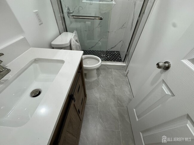 Building Photo - 166 Throop Ave