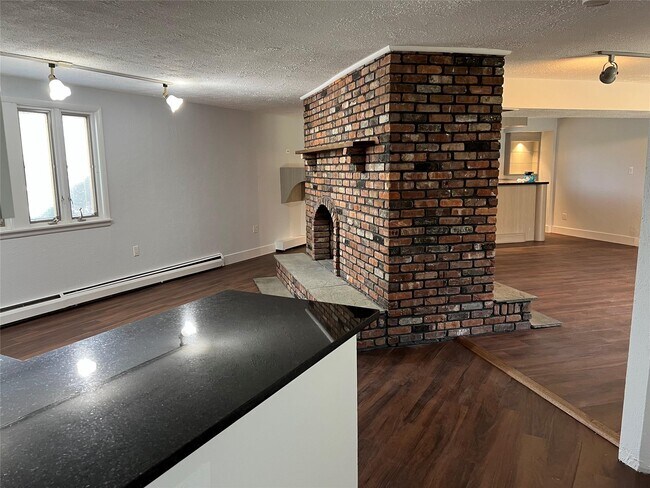 Building Photo - 82 Yale Ave
