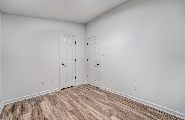 Building Photo - 4980 Vickie Dr