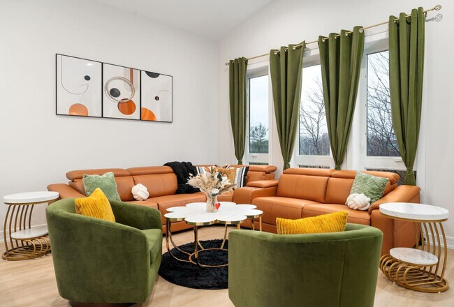 Primary Photo - 3723 S Giles Ave