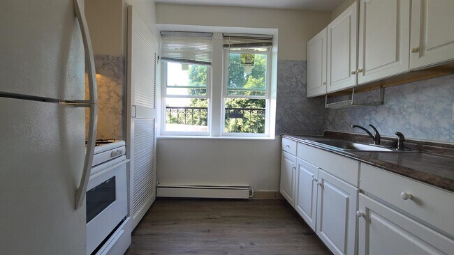 Primary Photo - 925 West Side Ave