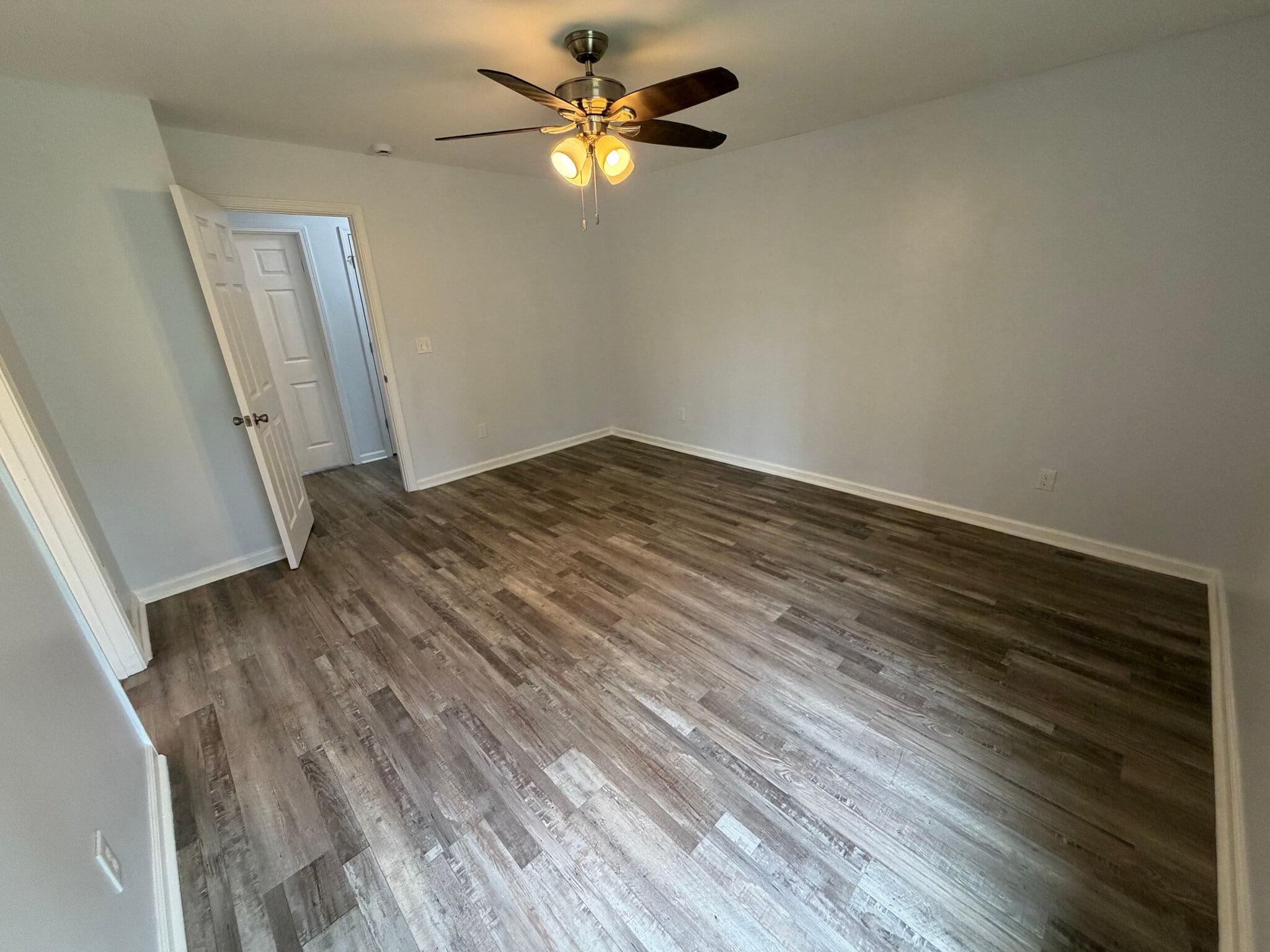 Building Photo - Room in House on Navajo Trail
