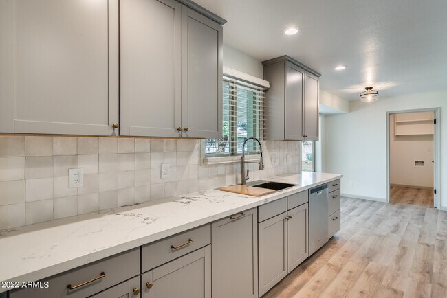 Building Photo - 4402 W El Camino Dr
