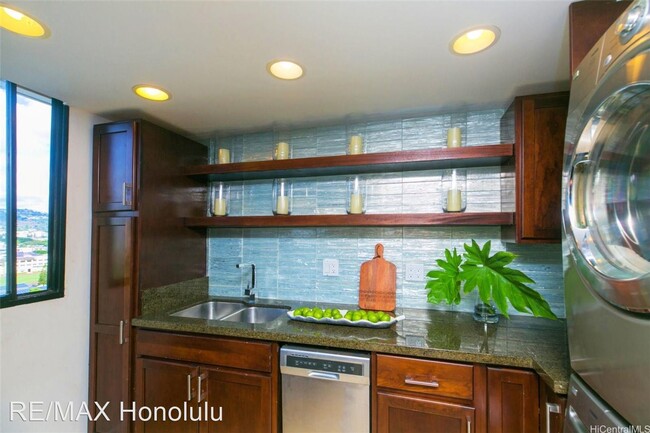 Building Photo - 2 br, 1 bath House - 2121 Ala Wai Blvd. #1503