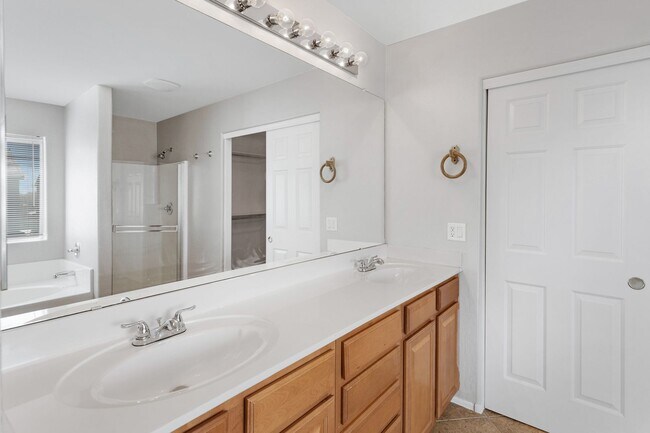 Building Photo - Large two story home in San Tan Heights!