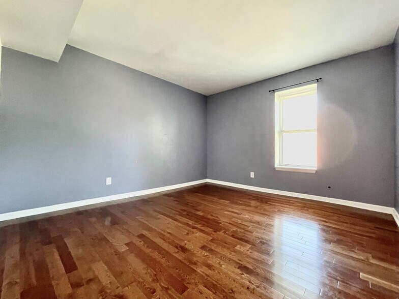 Building Photo - 4139 Castleman Ave 2W