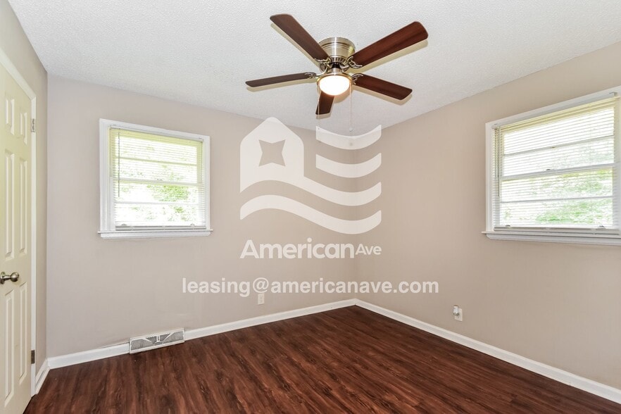 Building Photo - 14 Hillside Cir