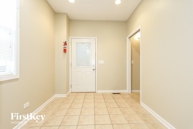 Building Photo - 217 Fairfield Dr