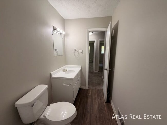 Building Photo - 265 Lexington Heights