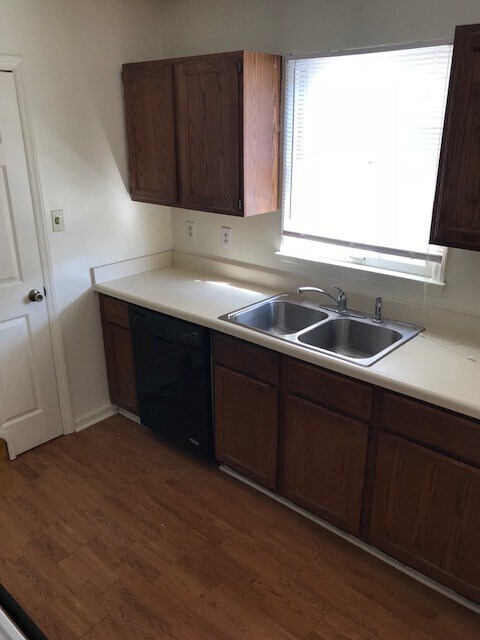 Building Photo - Coming Soon! 1 Bed / 1 Bath North Durham Townhome!