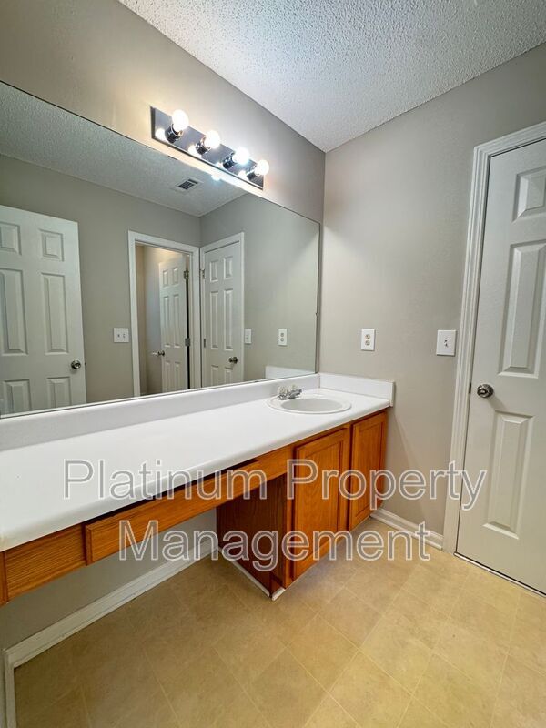 Building Photo - 2262 Charleston Pointe SE