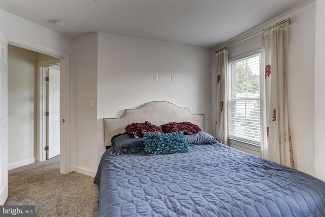 Building Photo - 1715 Chiswick Ct