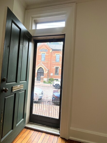 Building Photo - 672 Mohawk St