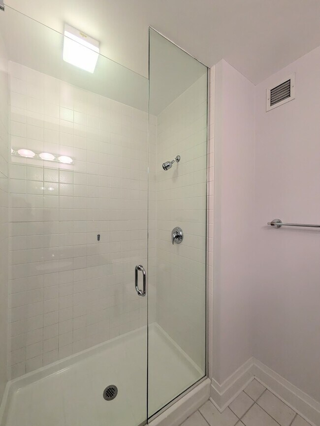 Building Photo - 33 W Ontario St