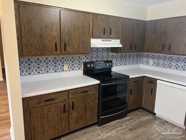 Building Photo - 4050 Claiborne Cir