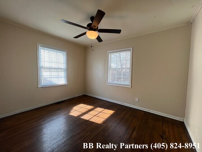 Building Photo - 312 S Florence Ave