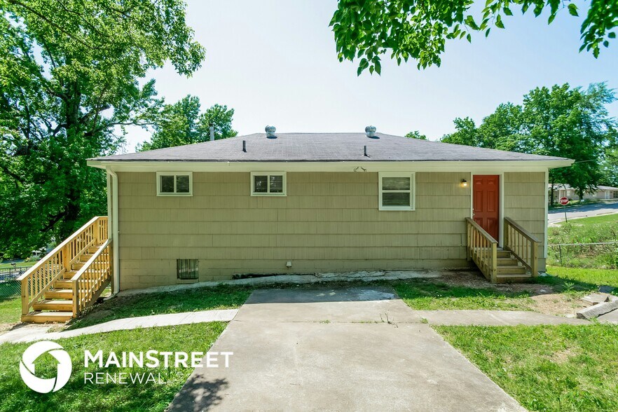 Building Photo - 2701 22nd St SW