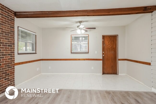 Building Photo - 1010 N Lavon Ave