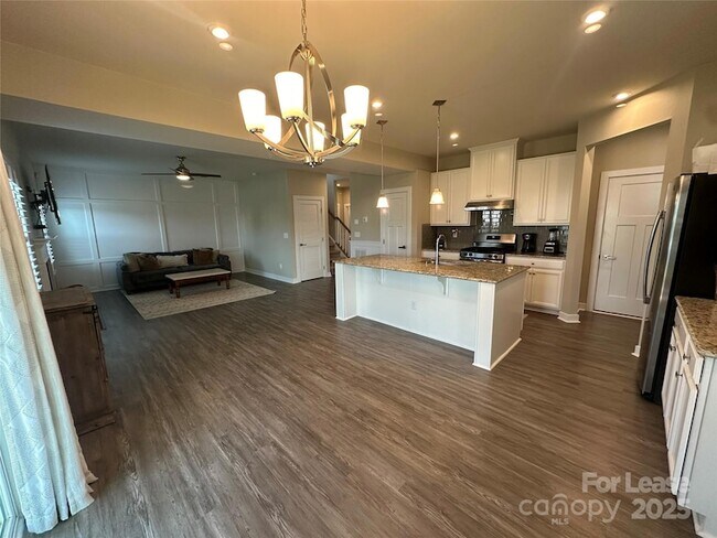 Building Photo - 1539 Spruce Ln