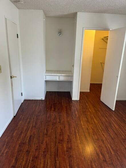 Building Photo - 2082 Calle La Sombra