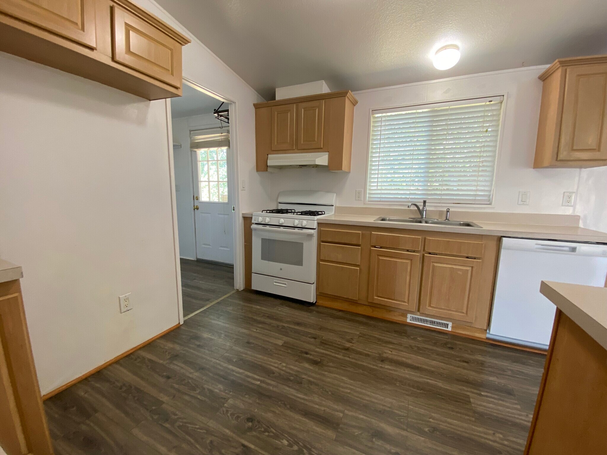 Building Photo - 7030 Trombley Ln