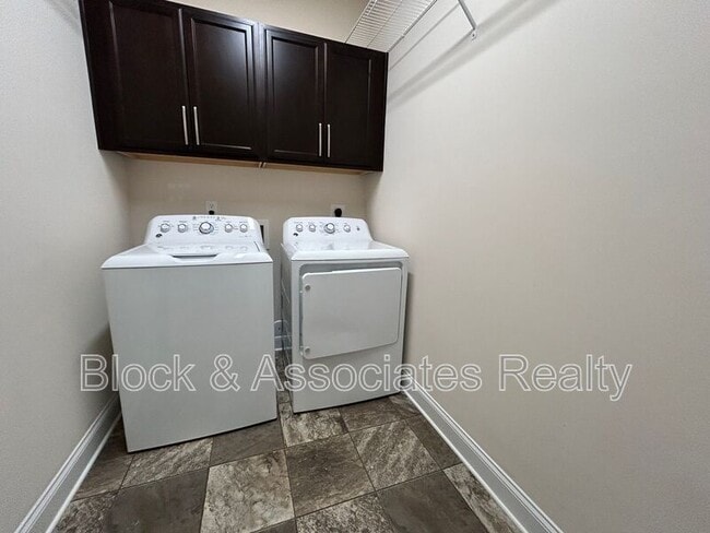 Building Photo - 1464 Land Grv Dr
