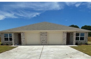 Building Photo - 1705 Castroville Trl