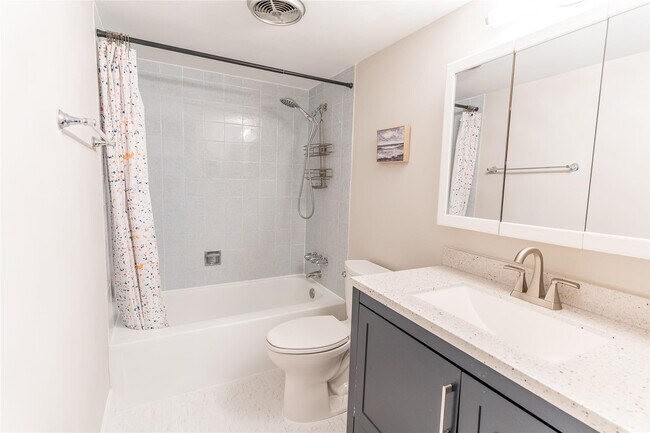 Building Photo - 401 Golden Isles Dr