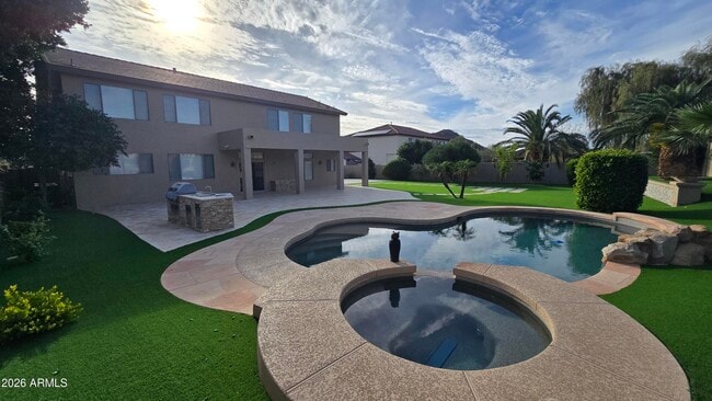 Building Photo - 9658 W Pinnacle Vista Dr