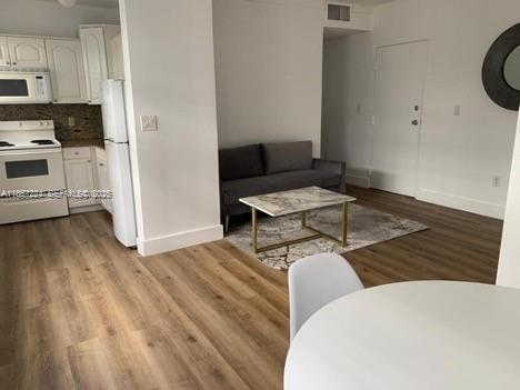 Building Photo - 605 Euclid Ave