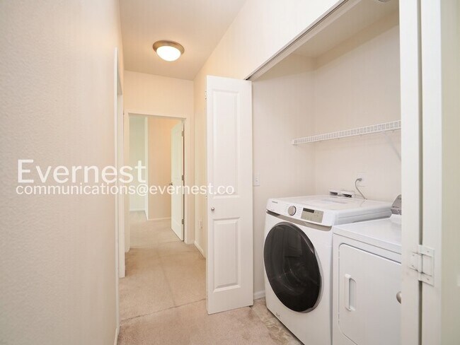 Building Photo - 2 Bed/2 Bath Condo with Garage / Vouchers Accepted / Available Now!