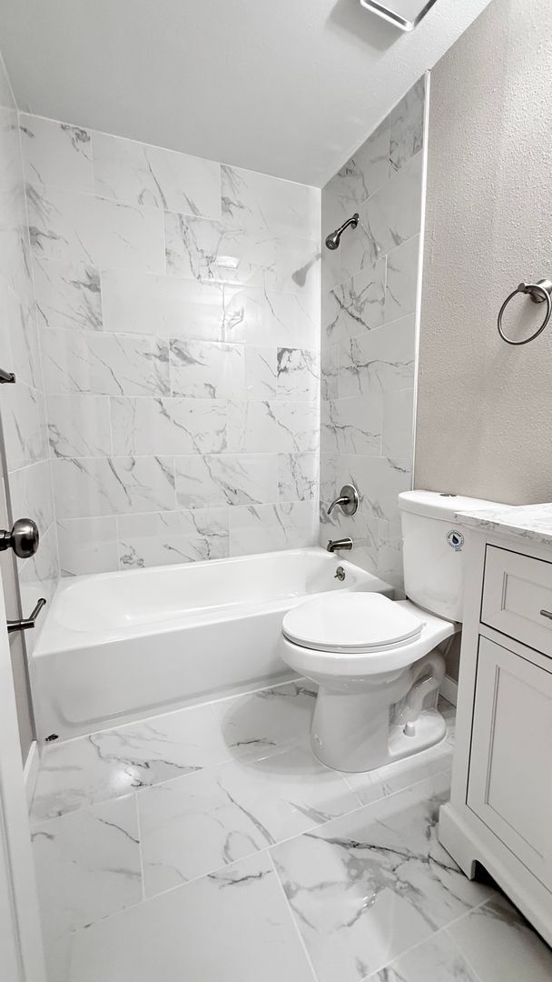 Building Photo - Fully Remodeled 2 Bedroom Townhome in Sout...