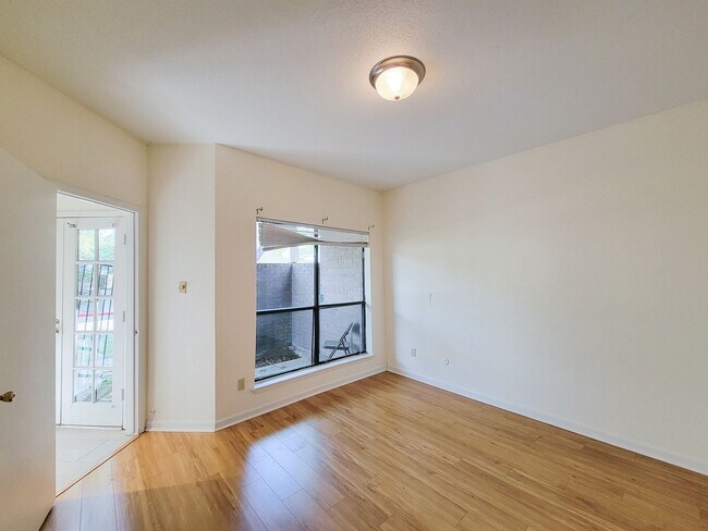 Building Photo - BEAUTIFUL UPDATED 2 BEDROOM 2 BATH CONDO. ...