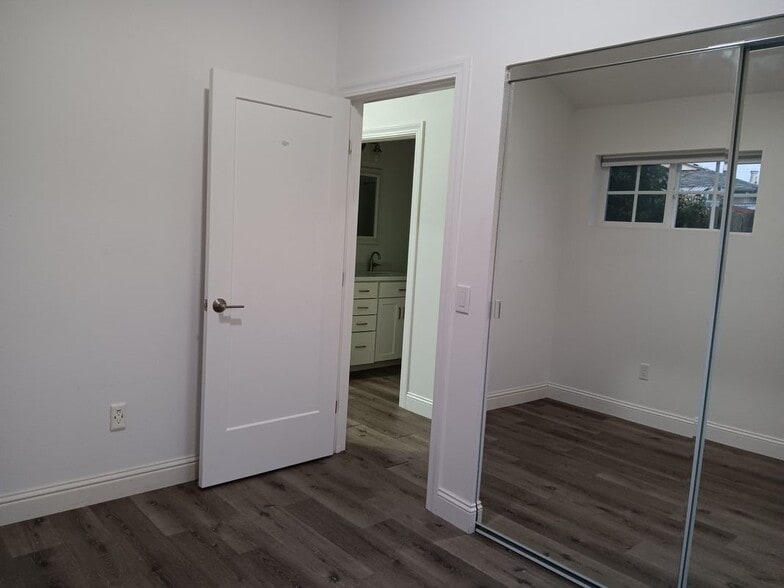 Building Photo - 1979 Encina Dr