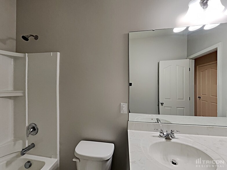 Building Photo - 932 Avondale Dr