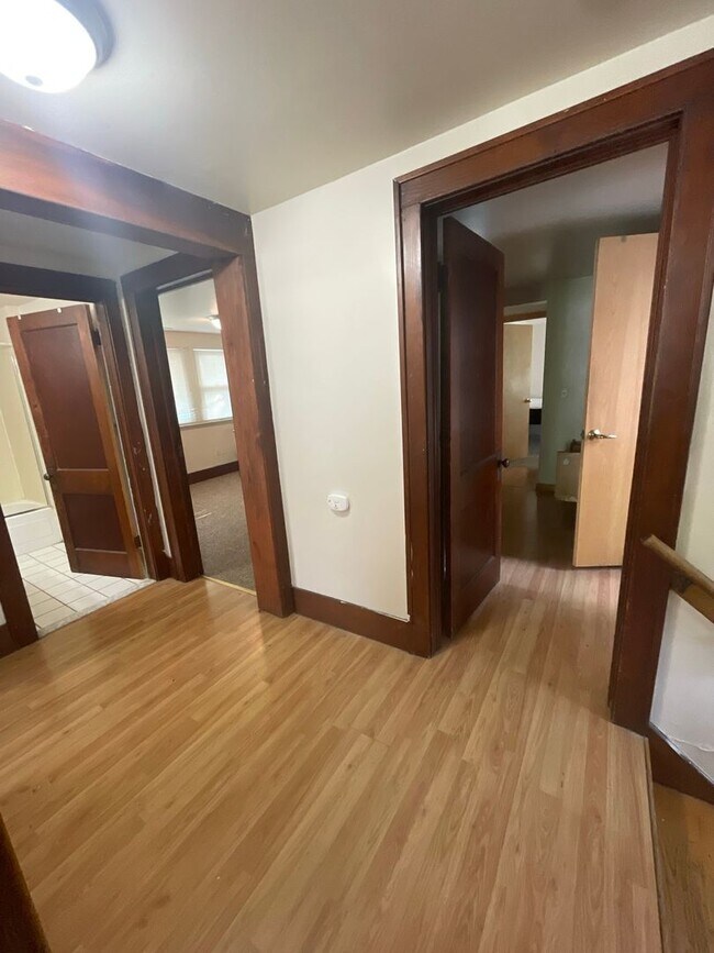 Building Photo - 926 Sylvan Ave