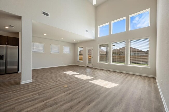 Building Photo - 102 Hedge Grn Holw