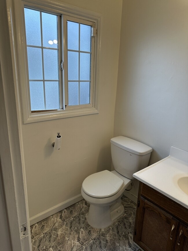 Building Photo - Stockton 3 Bedroom 2 Bathroom Home