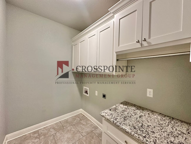 Building Photo - Stunning 3 Bed 2 Bath in South Tyler!