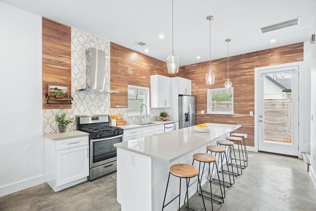 Building Photo - 1218 Eleanor St