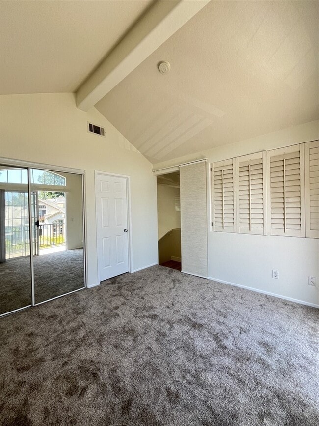 Building Photo - 6 Mansera Pl