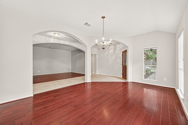 Building Photo - 26414 Suffield Glen Ln