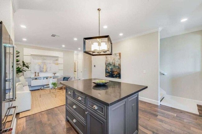 Building Photo - Luxury 3-Bed Townhouse in Hayward Just Built in 2019!