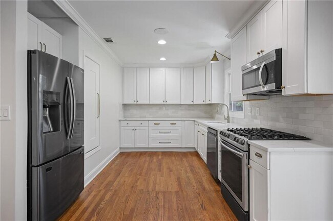 Building Photo - 2134 Beecher Cir SW