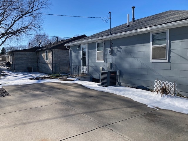 Building Photo - 922 E 3rd St