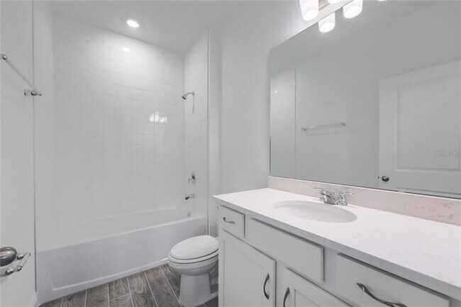 Building Photo - 2100 Maverick Ct