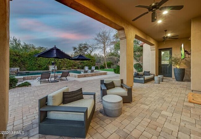 Building Photo - 8280 E Tailfeather Dr