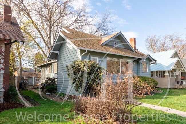 Building Photo - Spacious 4 Bedroom Home with Fireplace and Fenced Yard