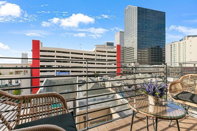 Building Photo - 611 Commerce St